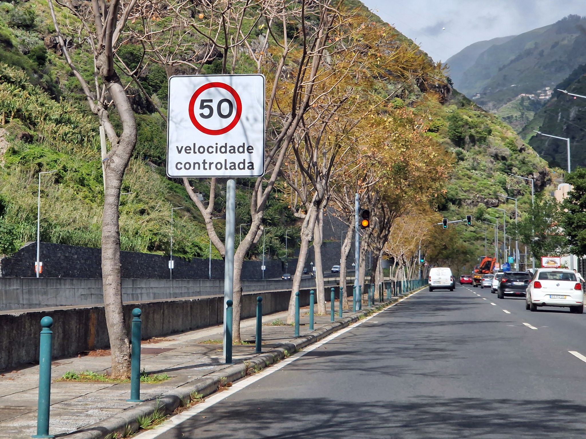 Velocidade Controlada mit Shaming-Ampel auf Madeira, Portugal
