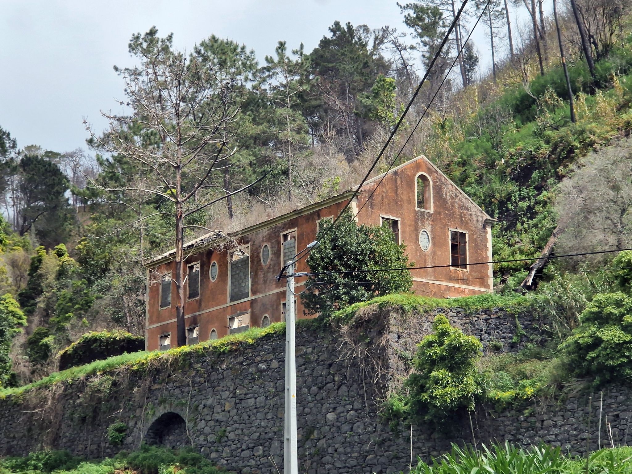 Verfallenes Haus in Fajã da Ovelha, Madeira