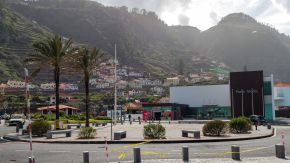Zentraler Platz in Porto Moniz, Madeira
