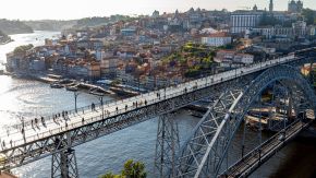 Douro und Altstadt von Porto vom Miradouro da Serra do Pilar aus gesehen