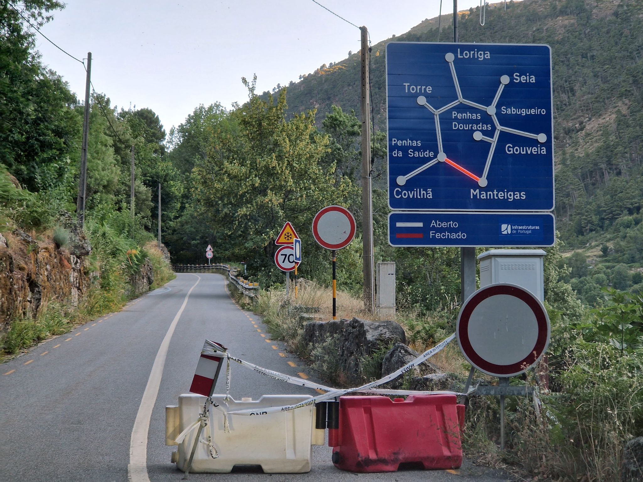 Gesperrte N338 zwischen Manteigas und Covilha, Portugal