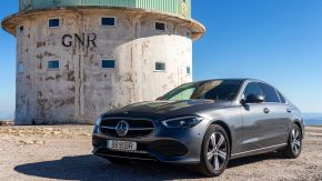Mercedes-Benz C-Klasse Limousine auf dem Torre, Portugal