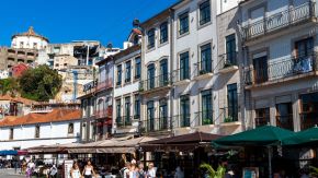Restaurants an der Promenade von Gaia, Portugal