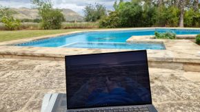 Arbeiten am Pool, Mallorca
