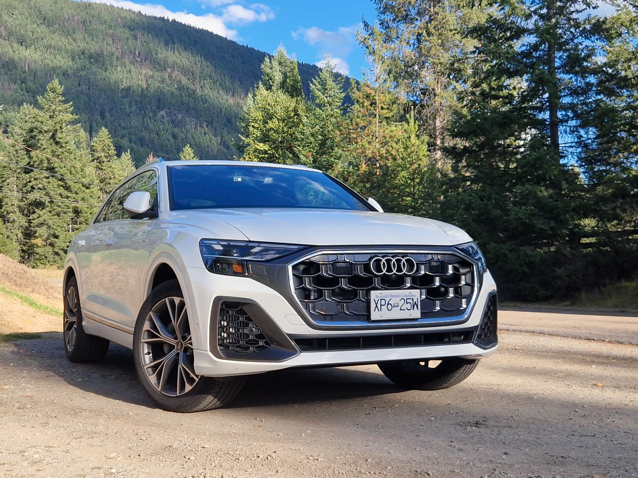 Audi Q8 in den Rocky Mountains, Kanada
