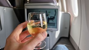 Begrüßungssekt in der Lufthansa Business Class