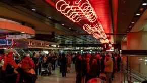 Beleuchtung Mittelgang ICC in Richtung Neue Kantstraße, Berlin