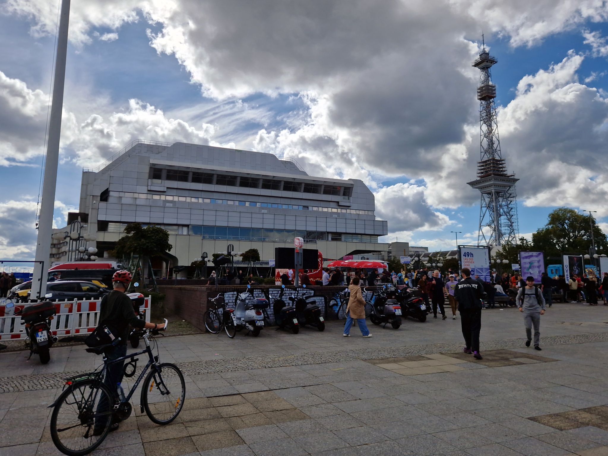 ICC Haupteingang und Funkturm, Berlin