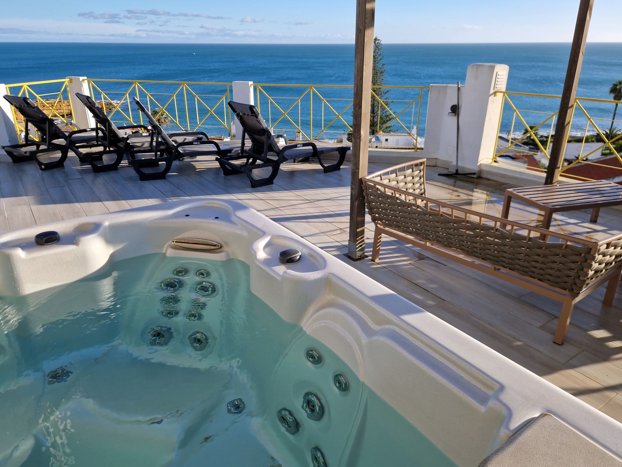 Jacuzzi auf Dachterrasse von Penthouse in Luz, Lagos