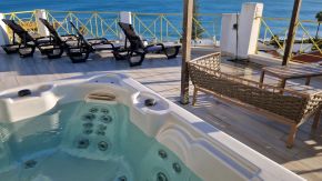 Jacuzzi auf Dachterrasse von Penthouse in Luz, Lagos