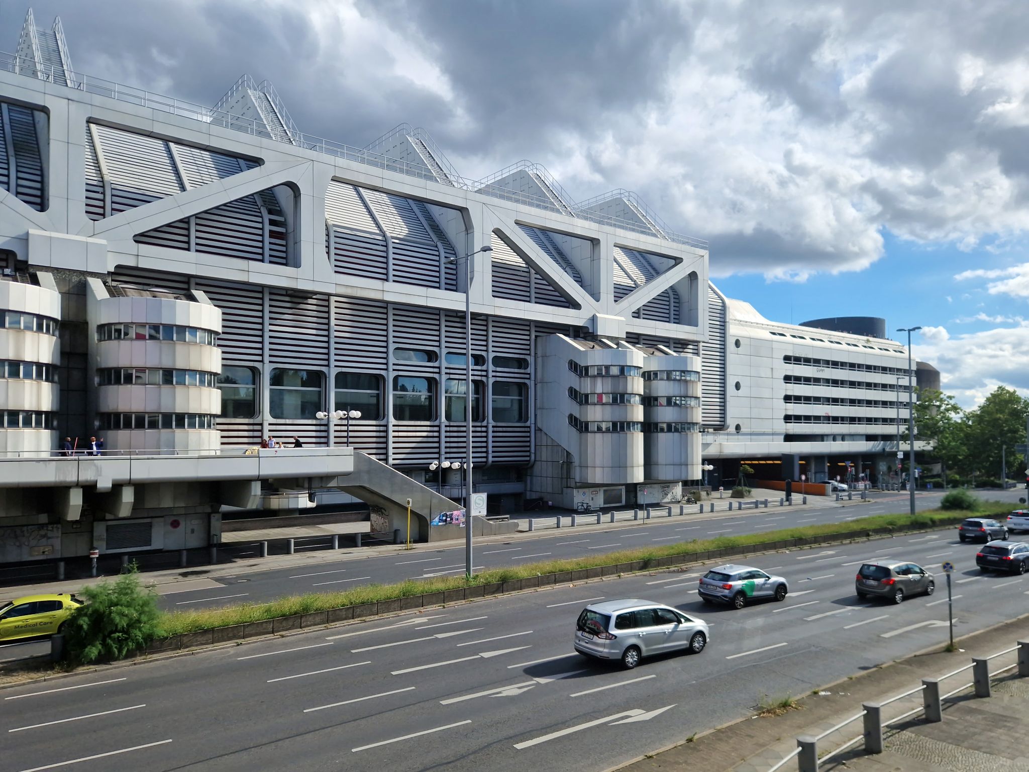 Raumschiff ICC von der Seite, Berlin