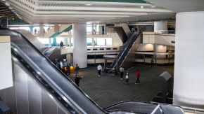 Rolltreppen und Aufgänge im ICC Berlin