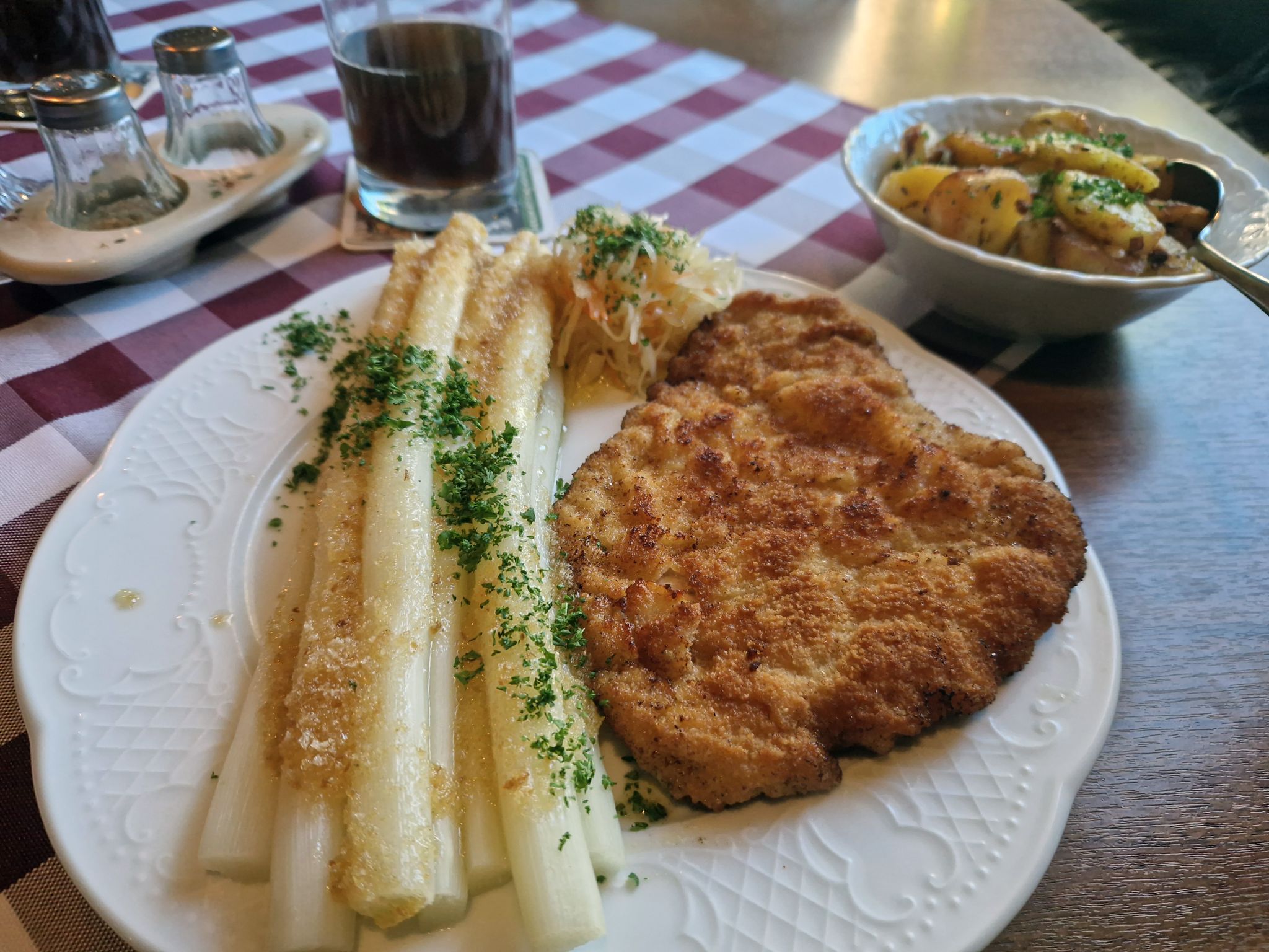 Spargel, Schnitzel und Bratkartoffeln in der Kaxdorfer Schenke, Herzberg