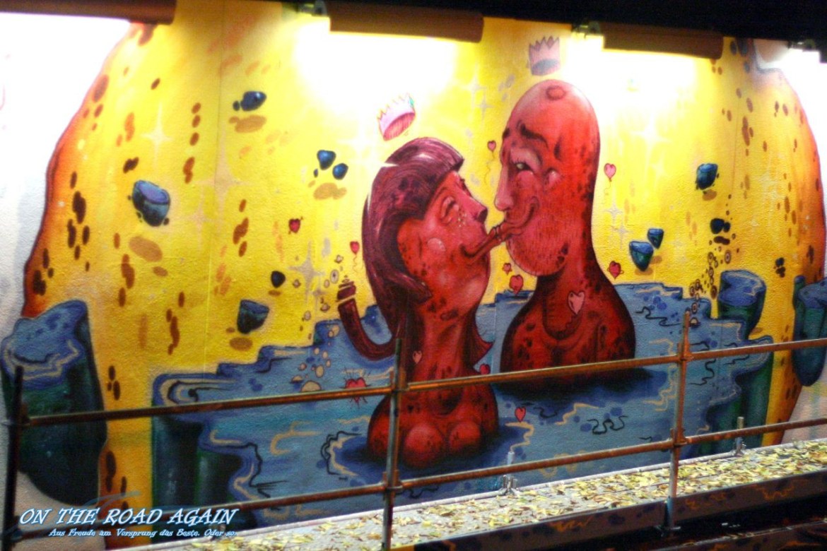 The Kiss - Streetart Galery in Lissabon
