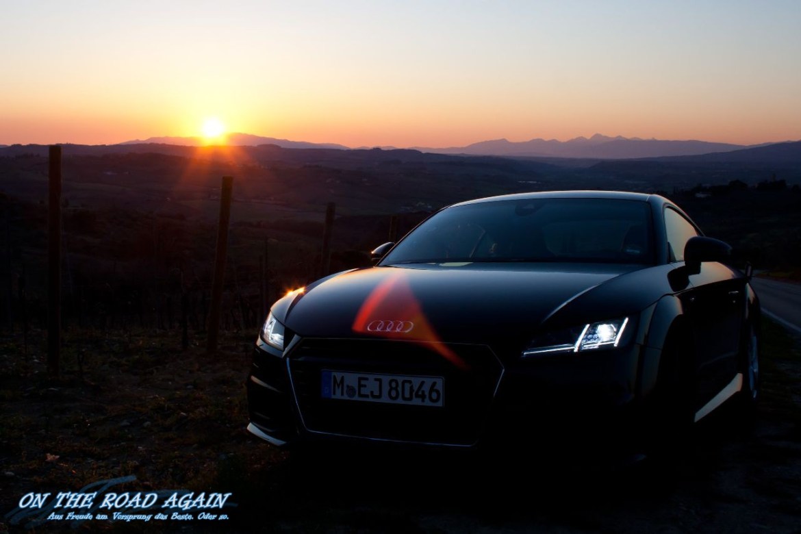Audi TT im toskanischen Sonnenuntergang