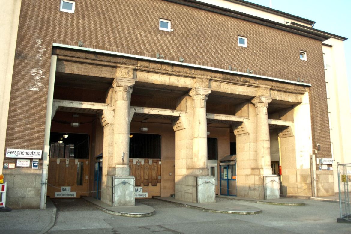 Eingang Fahrstühle alter Elbtunnel Hamburg