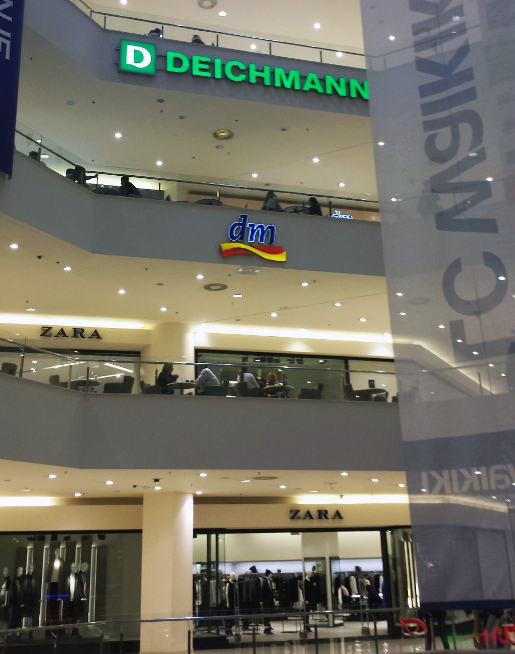 In der Mepas Mall, Mostar