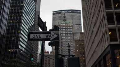 one-way-metlife-building-nyc