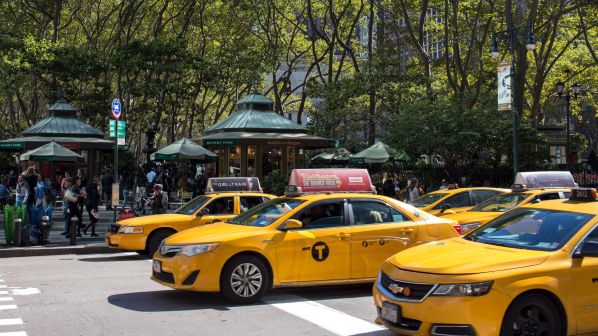 Taxis in New York City am Bryant Park