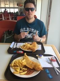 Micha und Moritz mit Fish and Chips