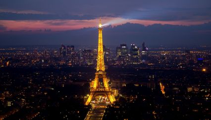 Eiffelturm und La Defense vom Tour Montparnasse aus Paris