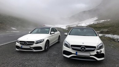 Mercedes-Benz A45 AMG und C63S bei Nebel in den Bergen