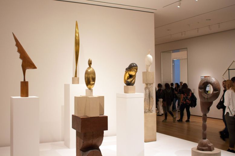 Diverse Statuen im MoMA