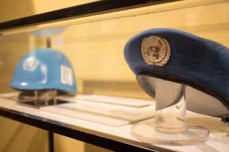UN Blauhelm und Baret
