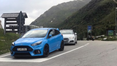 Ford Focus RS und Audi S5 am Staller Sattel