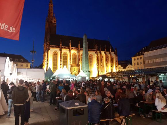Marktplatz und Marienkapelle Würzburg bei Nacht