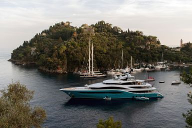 Go Yacht im Hafen von Portofino