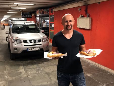 Matze am Langosstand