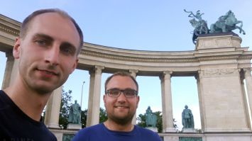 Team AllgäuRacing am Heldenplatz in Budapest