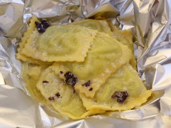 Ricotta Ravioli mit Trüffel-Buttersauce