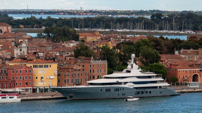 Titan Yacht in Venedig