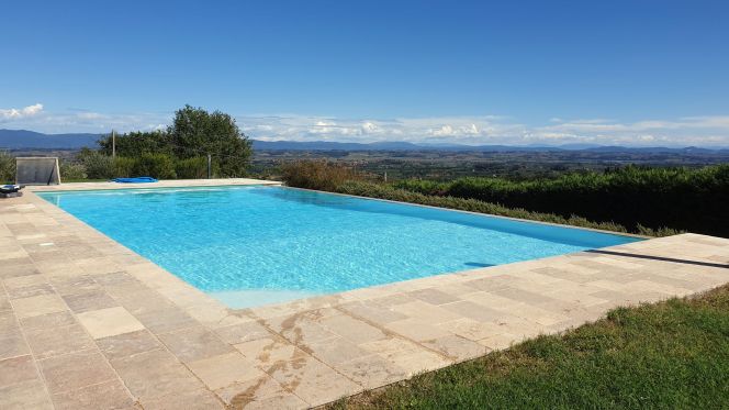 Infinity Pool in der Toskana