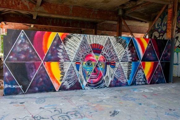 Buntes Graffiti auf dem Teufelsberg, Berlin
