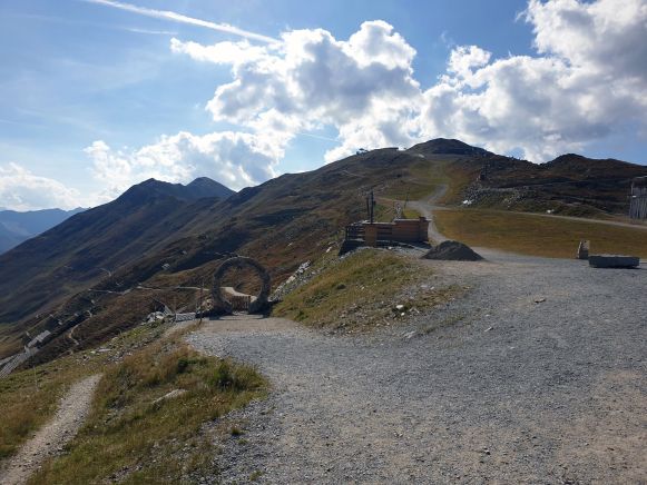 Eingang Mountainbikestrecke Schönjoch