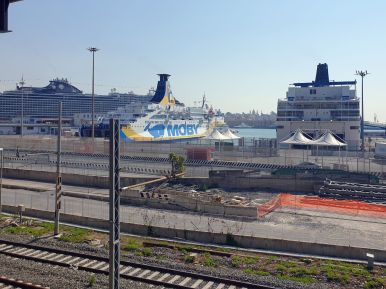 Kreuzfahrtschiffe in Genua während der Corona-Pandemie 2021