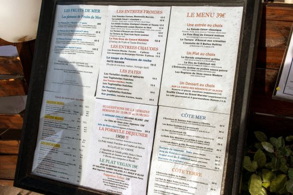 Menü in Seafood Restaurant in Saint Raphael mit typischen Preisen