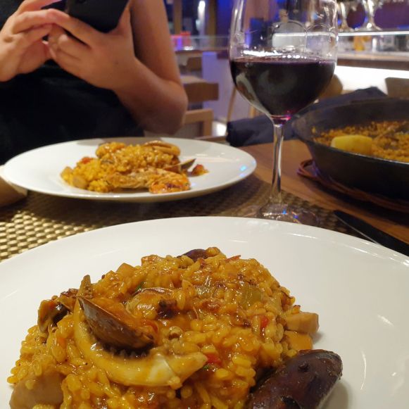 Seafood Paella im Restaurant Koma, Barcelona