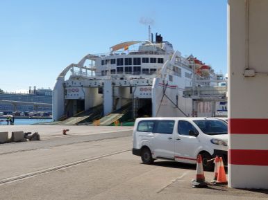 Auffahrt auf die Volcan De Tijarafe, Hafen von Barcelona