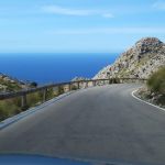 Abfahrt Richtung Sa Calobra mit Meer im Hintergrund