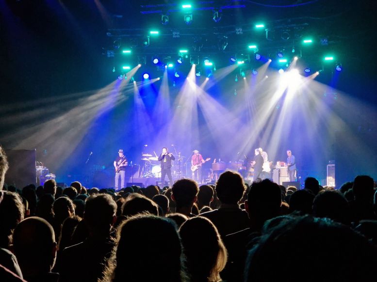 Counting Crows auf der Bühne in Afas Live, Amsterdam 2022
