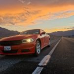 Dodge Charger an der Grenze zu Nevada in Kalifornien