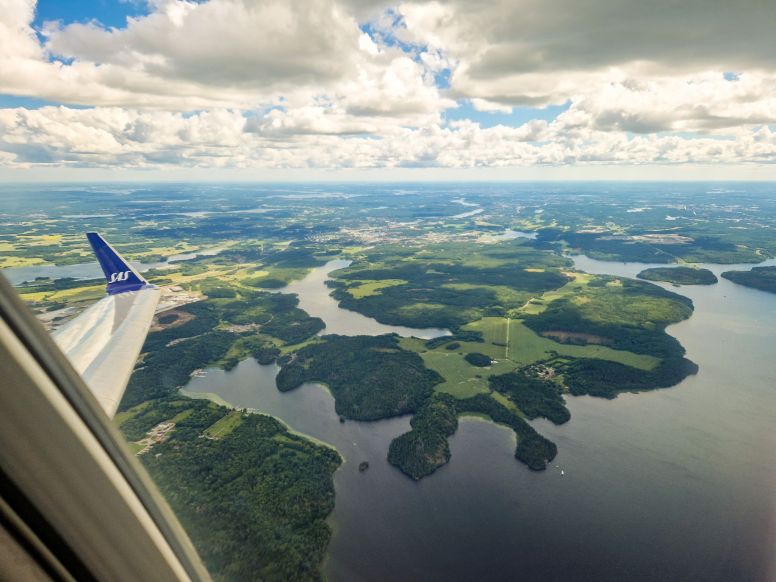 Schärenlandschaft nahe Stockholm in Schweden vom Flugzeug aus gesehen