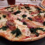 Pizza in der Pizzeria Tisene, Tisens, Italien